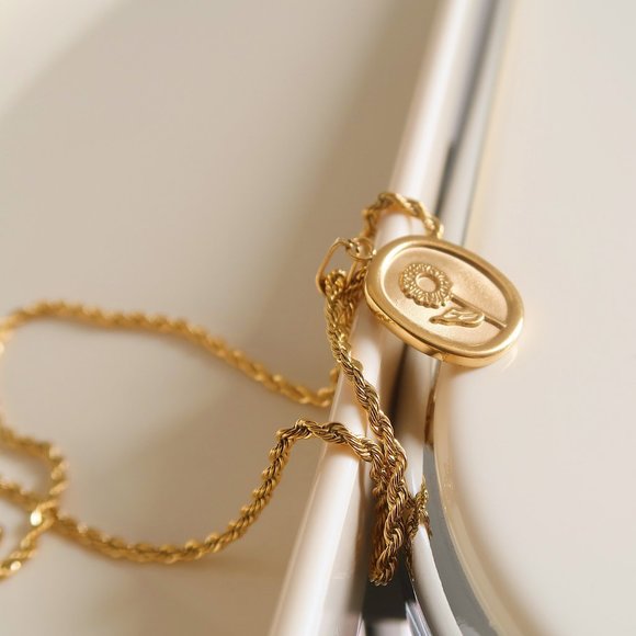 NEW 18K Gold Plated Oval Sunflower Necklace - Picture 5 of 16